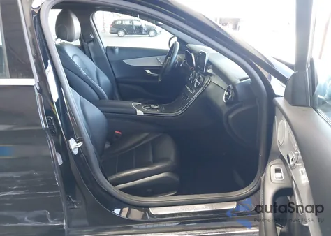 2018 Mercedes-Benz C 300 из США, поврежденный, VIN 55SWF4JB2JU276911